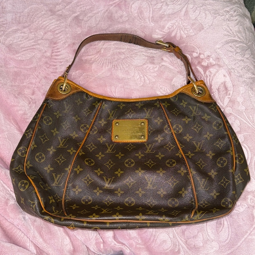 Louis Vuitton Galliera PM